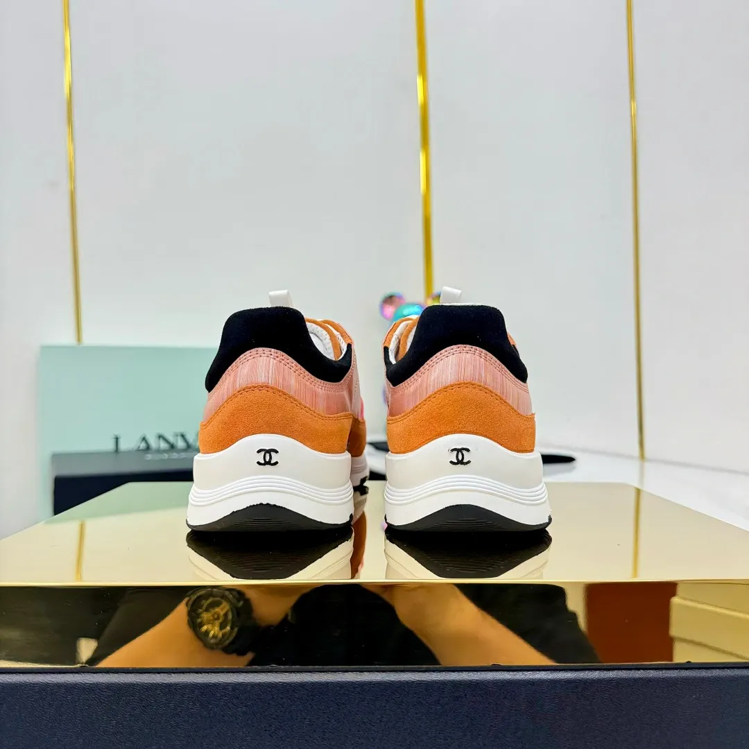 👟👟Ex-factory price 600👟👟High quality! ! ! CHANEL Chanel 25A latest thick-soled casual sports shoes. The counter is synchronized. The counter is very popular. It is a shoe that is very difficult to buy. The most popular thick-soled casual shoes on the Internet. As you can imagine, the most popular thick-soled casual shoes can not be missed. It has both good looks and comfort. Simple and versatile. The thick sole increases the height and is super versatile. Whoever wears it will look better. Upper: cowhide stitching. Lining: breathable mesh. Outsole: TPU original outsole. Size: 35-41 👉